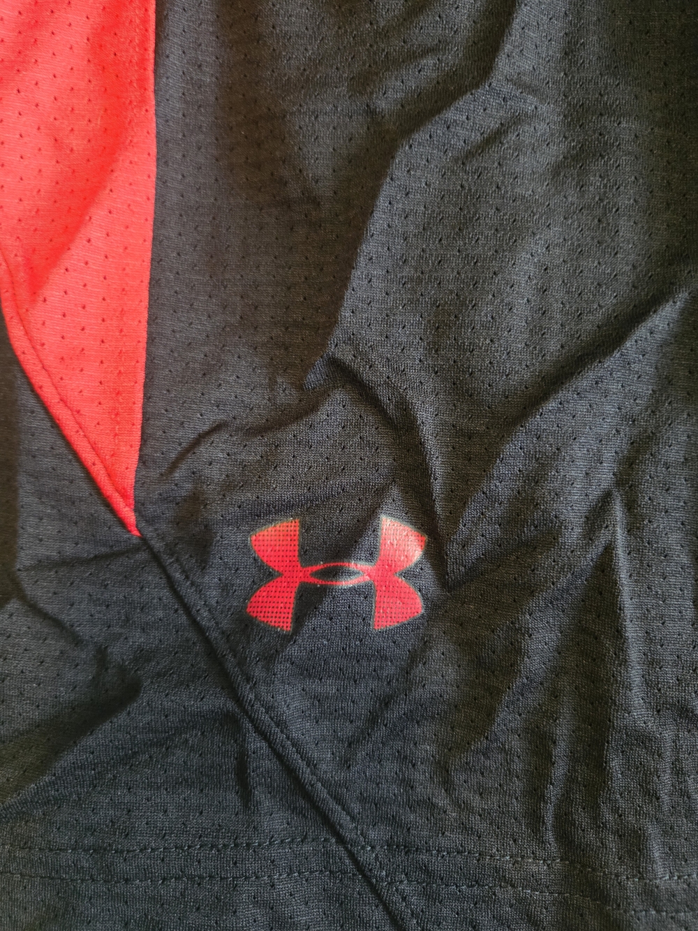 Under Armour Black Mesh Athletic Shorts with Red Accent Size Large NWOT - Picture 3 of 4